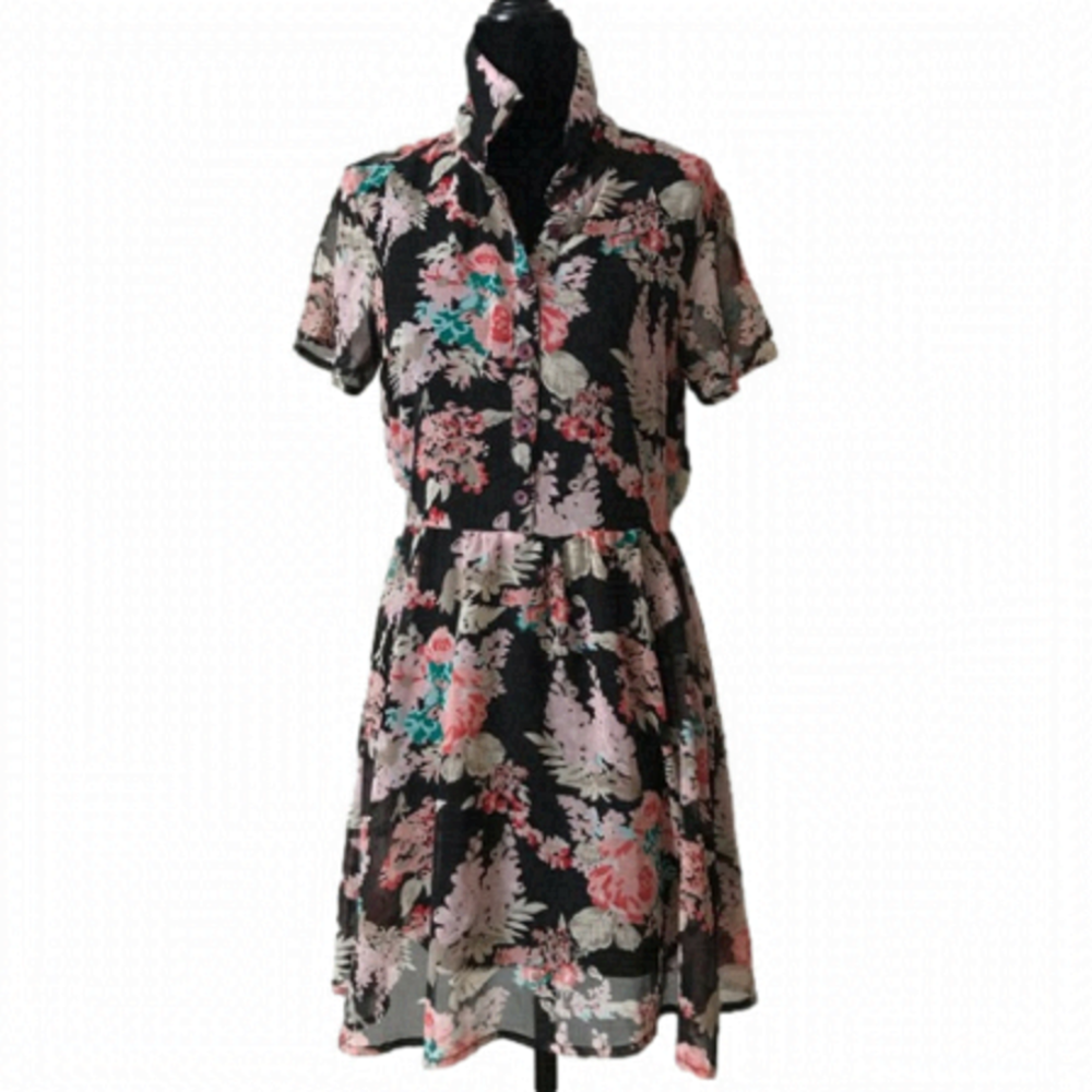 Bog Band of Gypsies floral short sleeved summer dress. Size medium.